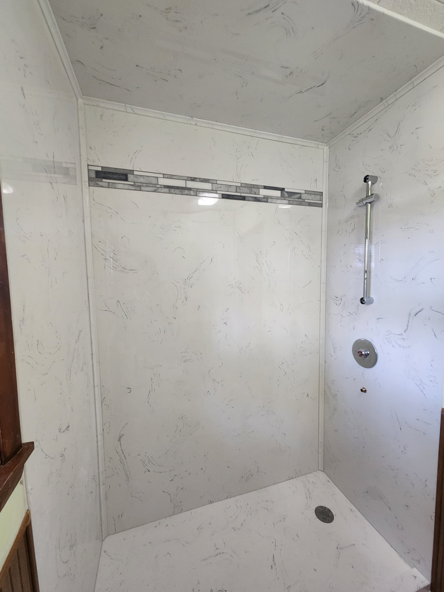 Corson shower surround
